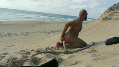 Handsfree on the beach - boyfriendtv.com