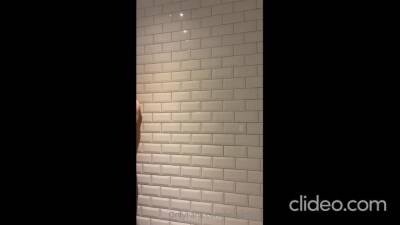 Daddy Nick takes a shower and cums - boyfriendtv.com - Thailand