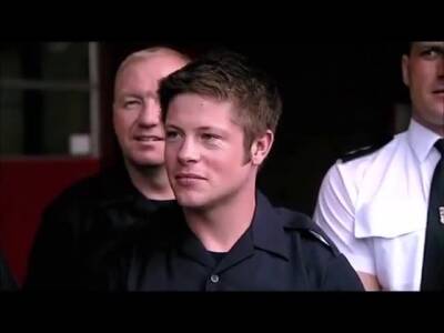 Bombeiros fazendo exame nos testiculos - boyfriendtv.com