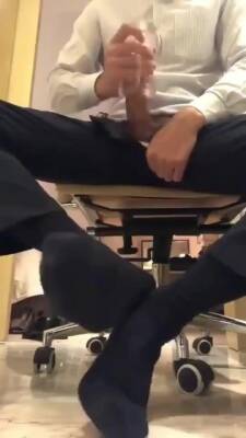 Suited Asian Cumming - boyfriendtv.com