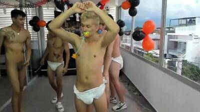 Four twinks enjoy gay group sex party - icpvid.com